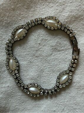 Beautiful Vintage Pearl Marquis Cabochon & Rhinestone Bracelet Bling Sparkle